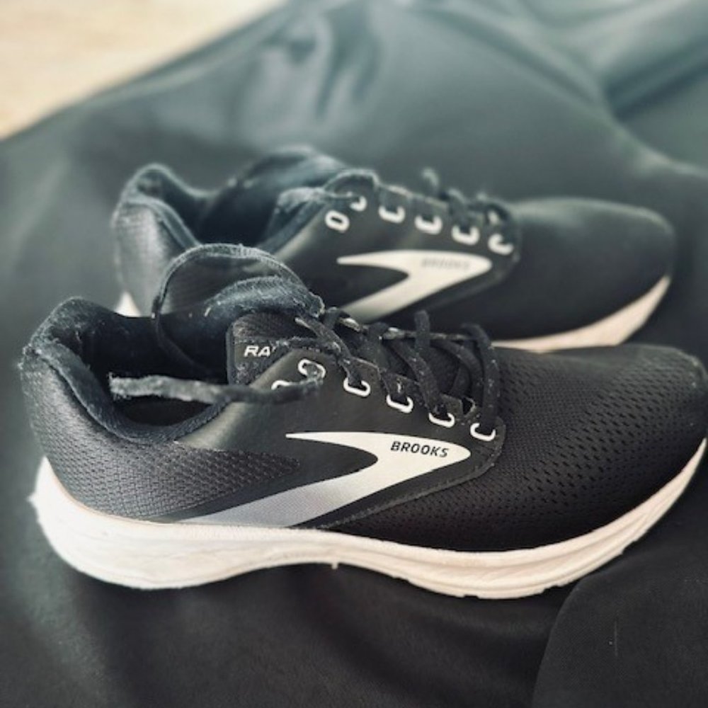 Brooks 'Revel 4' Athletic Running Shoes Black White Womens - Size 8